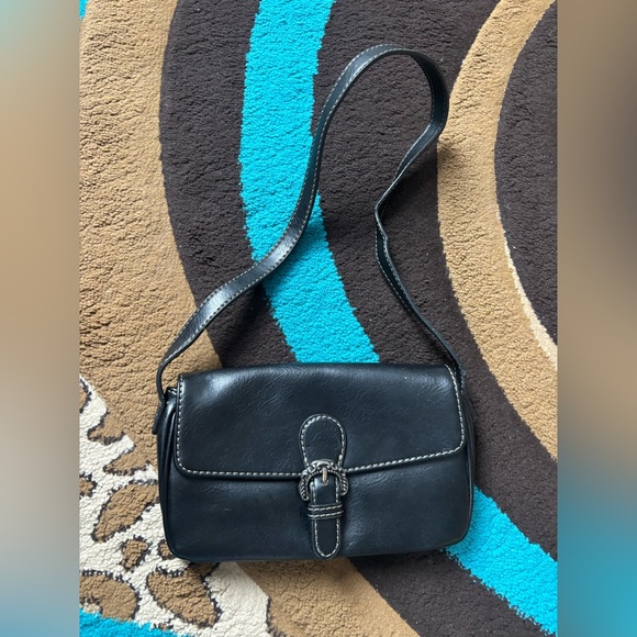 Jones New York Handbags - Jones New York Black Leather Shoulder Bag